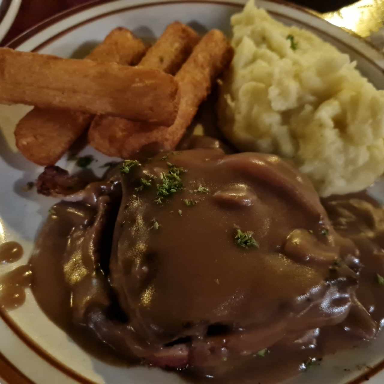 Filete de Res con Yucatan frita  y puré 