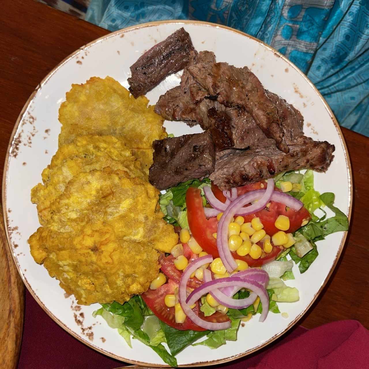 Filete con ensalada