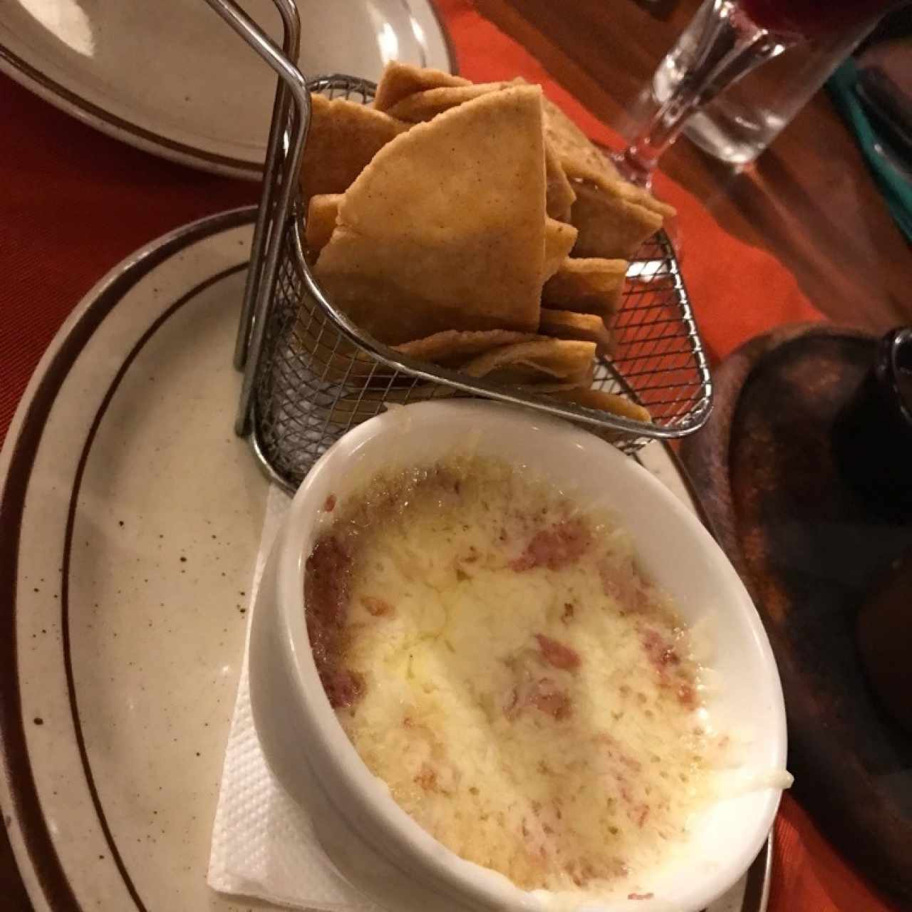 Queso Fundido con Chorizo