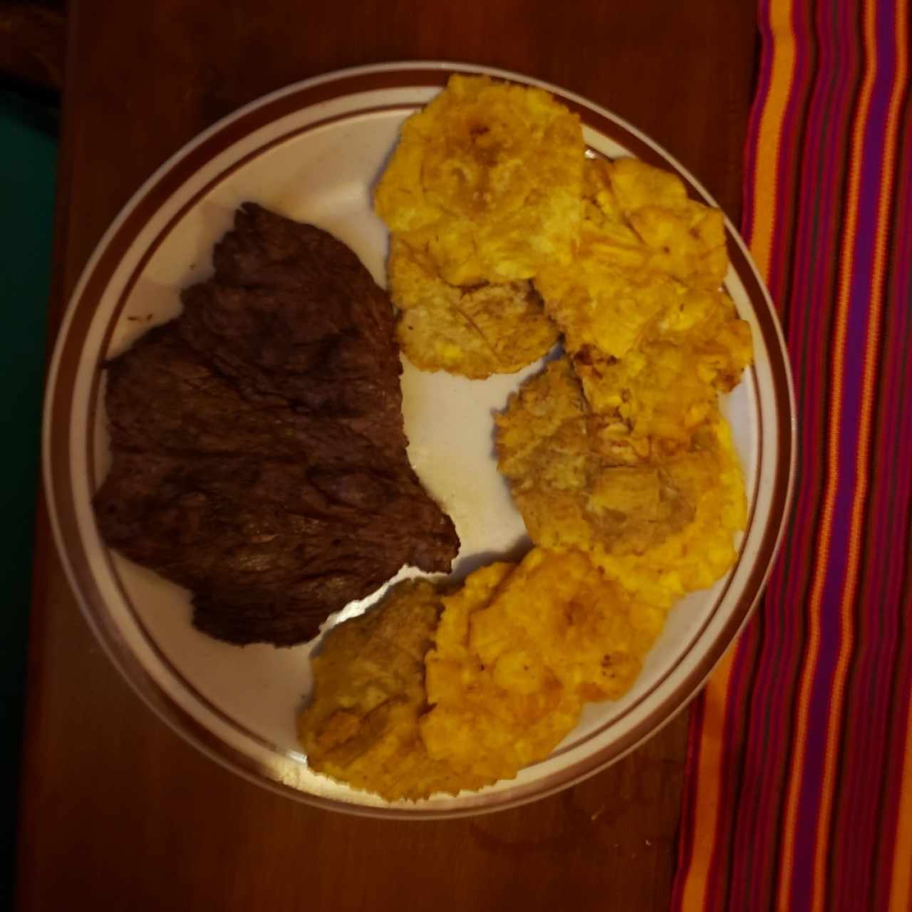 Patacones Reales con Filete de Res