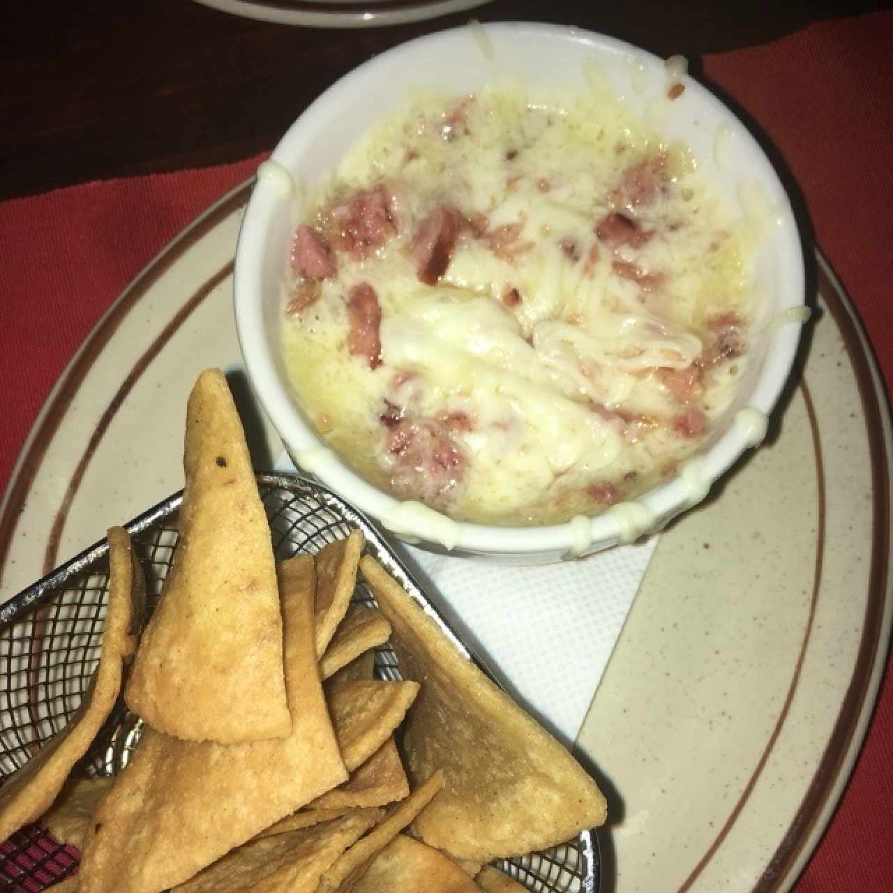 Queso Fundido con Chorizo