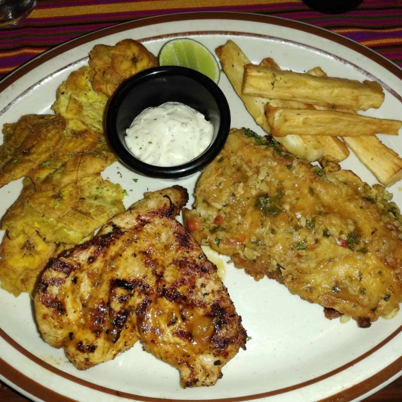 Platos Mixtos - Corvina y Pollo