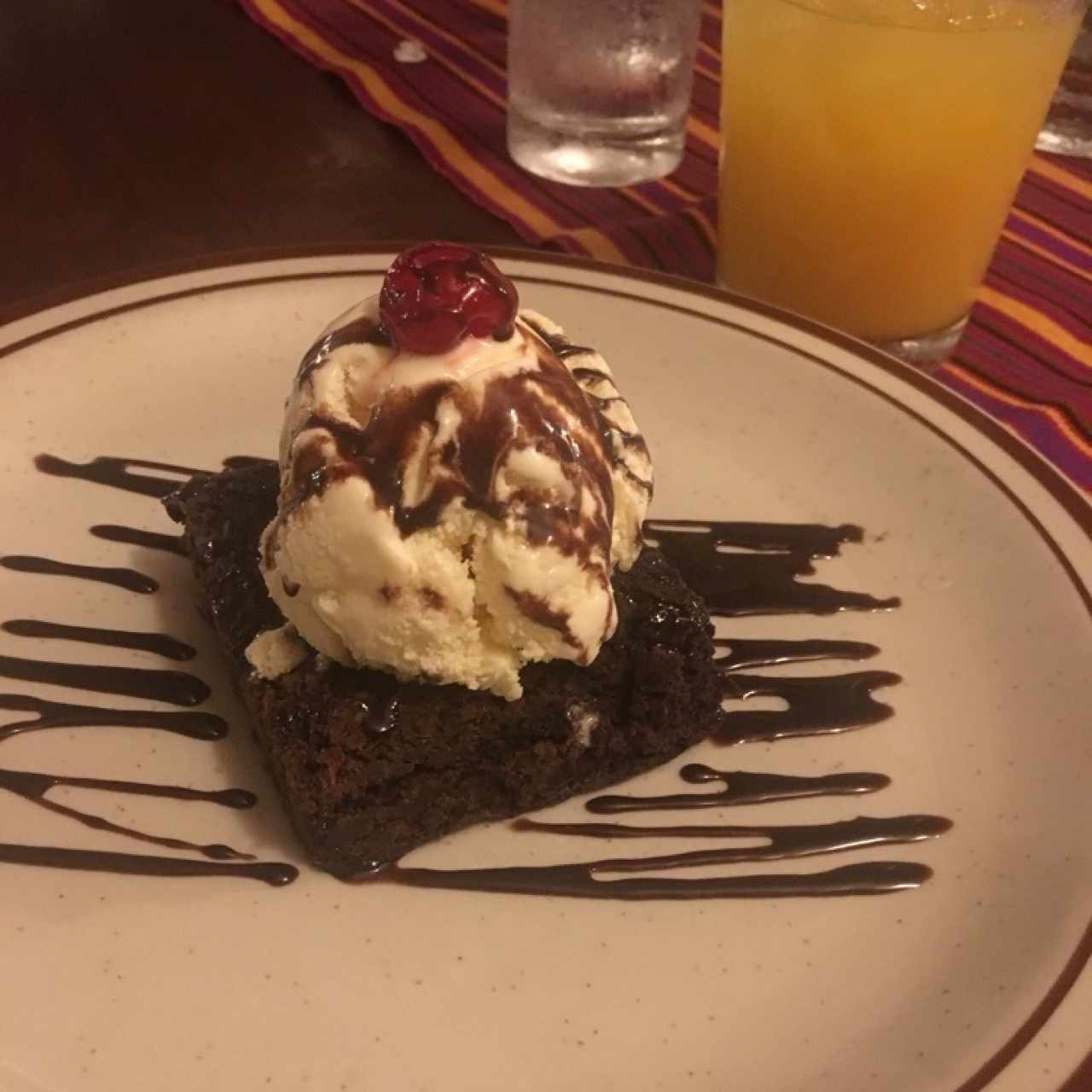 Postres - Brownie con helado