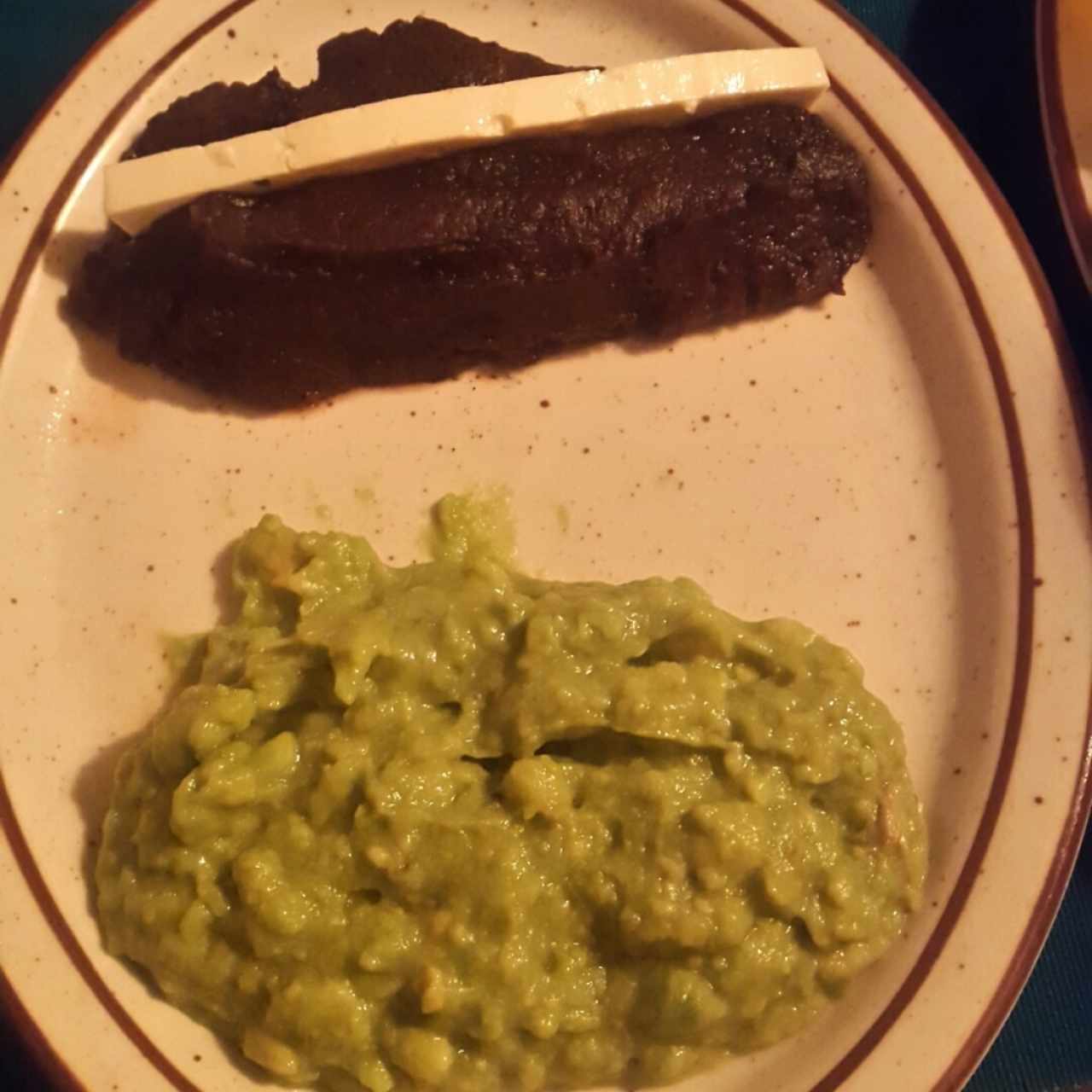 Entradas Calientes - Frijol y guacamole