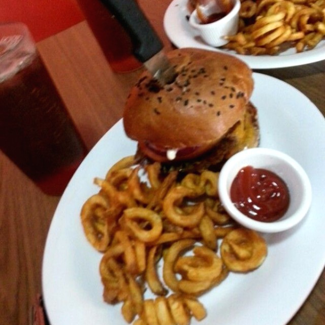 Hamburguesa doble cuarto de libra y acompañamiento