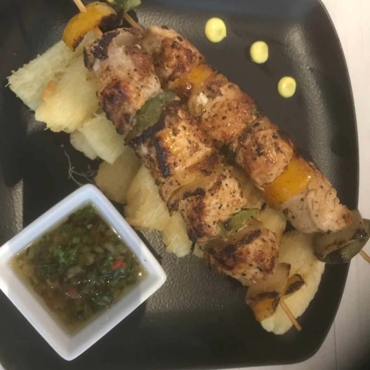 brocheta de pollo