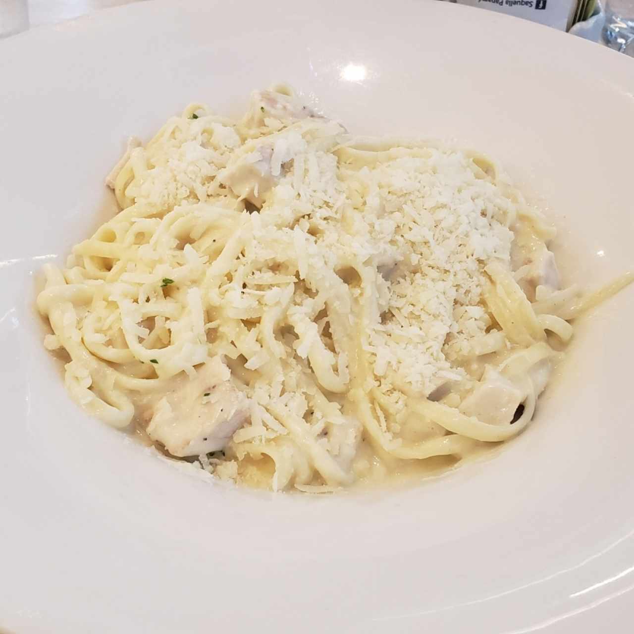 Pasta De Pollo, En Salsa Blanca