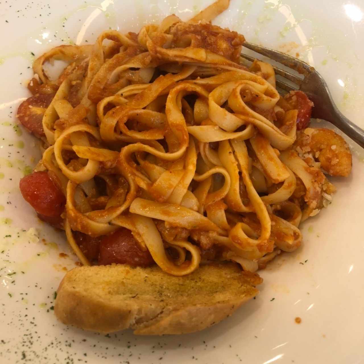 Pasta con Langostinos con Tomate y Curry