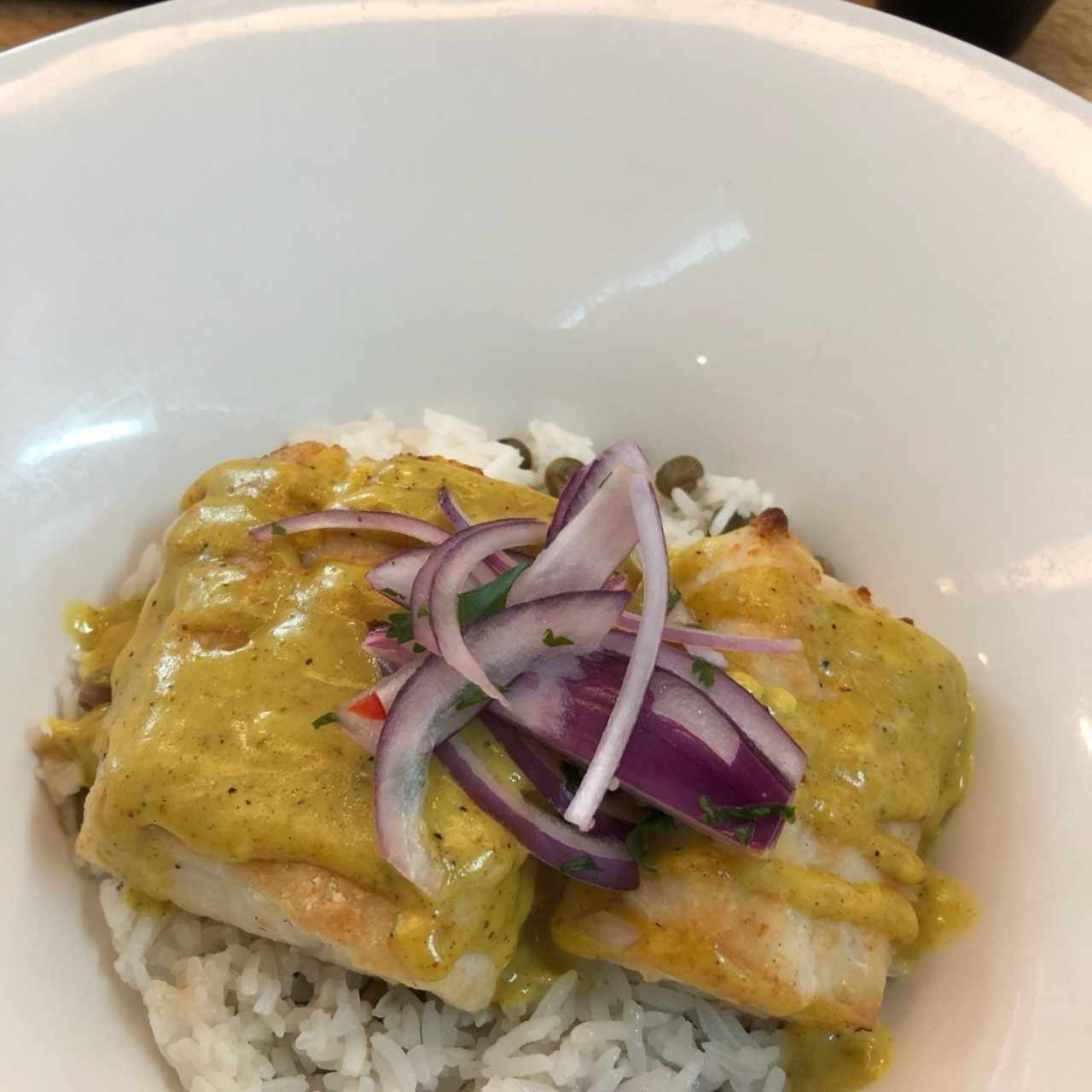 corvina curry y coco. arroz con guandú