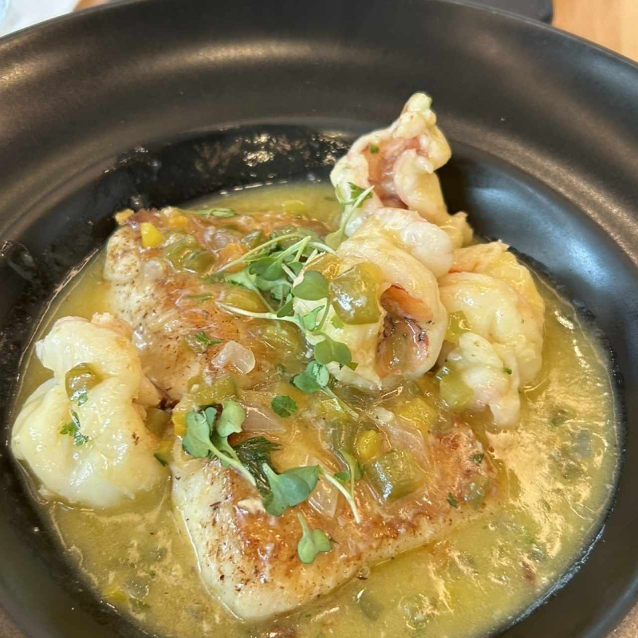 Pescados - Corvina al ajillo