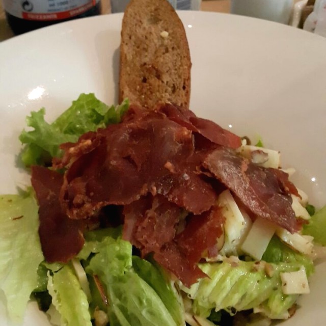 Ensalada emmental y prosciutto