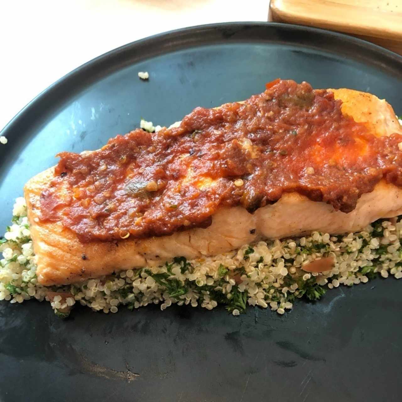 Salmon en cama de quinoa