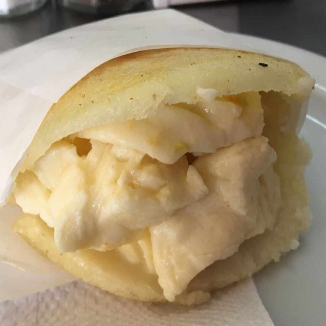 Arepa con queso guayanes