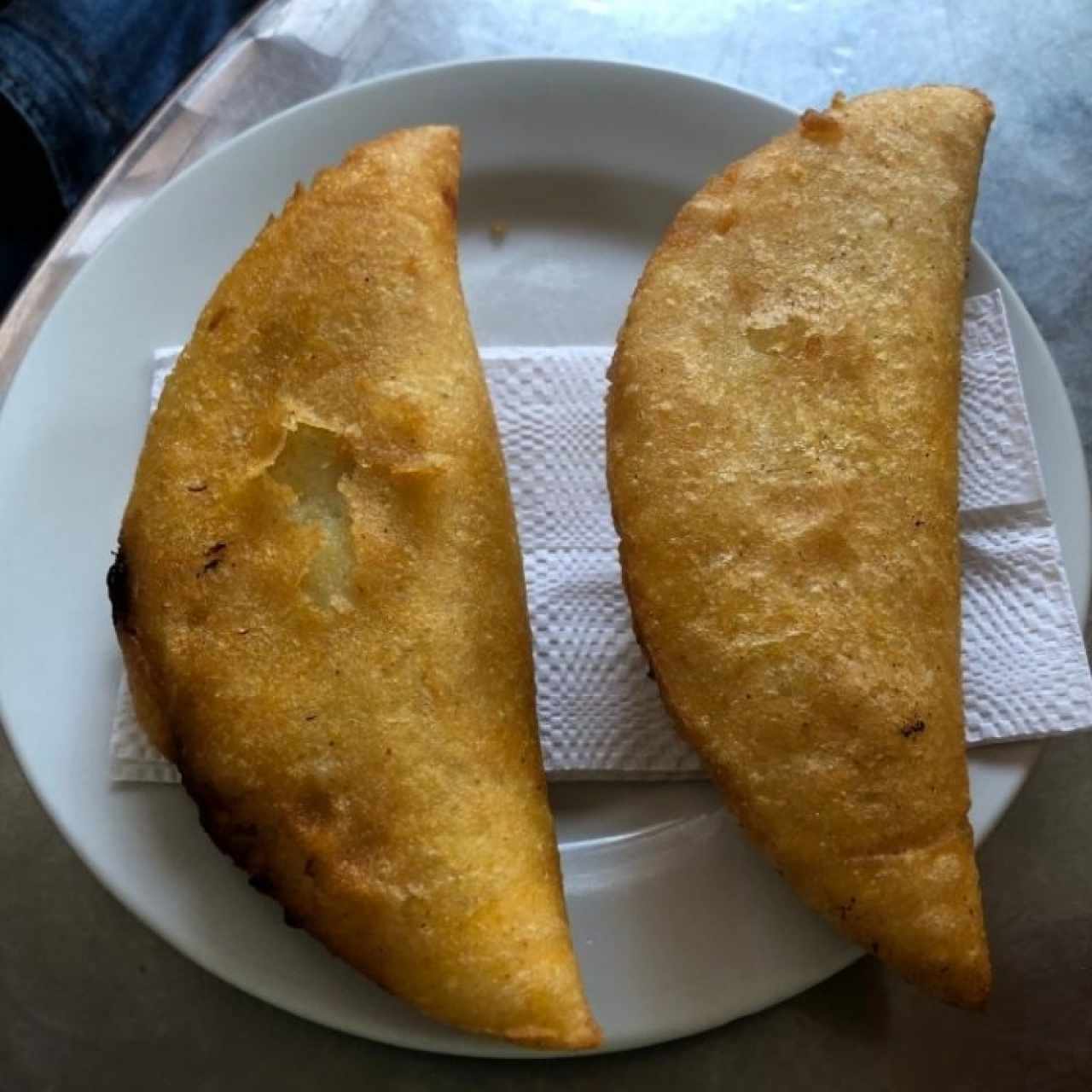 Empanada de Pollo y De Carne