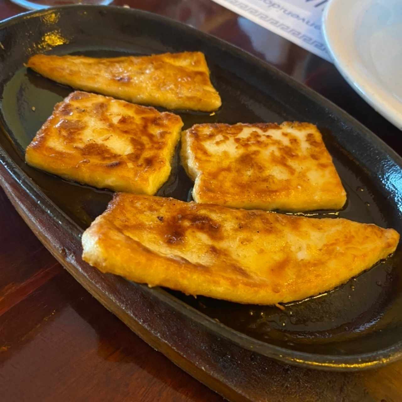 Saganaki crudo