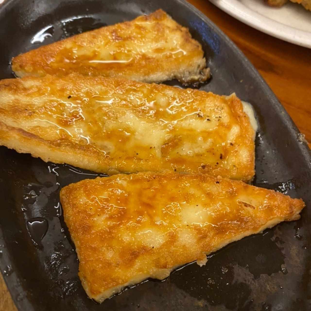 Saganaki crudo