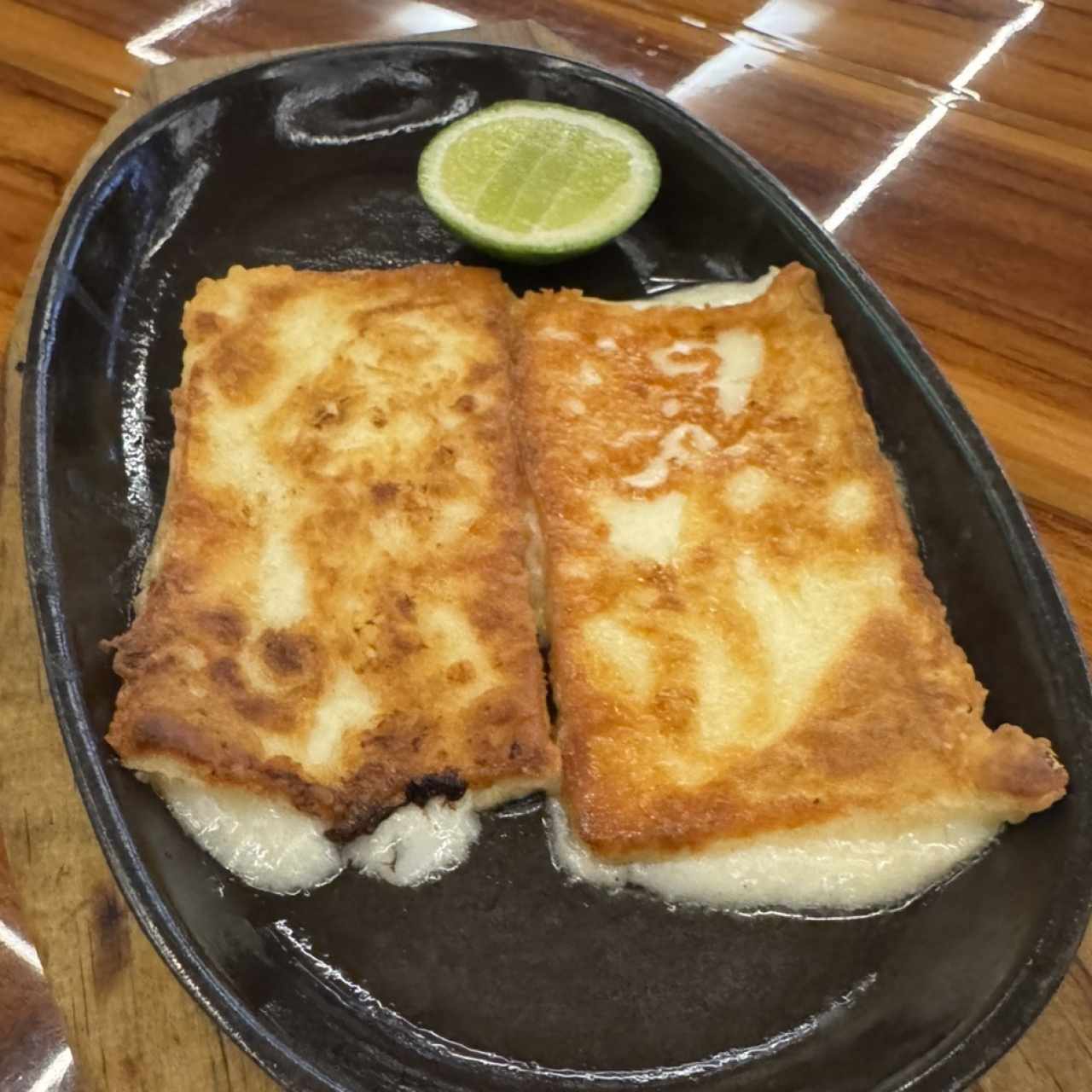 Saganaki crudo