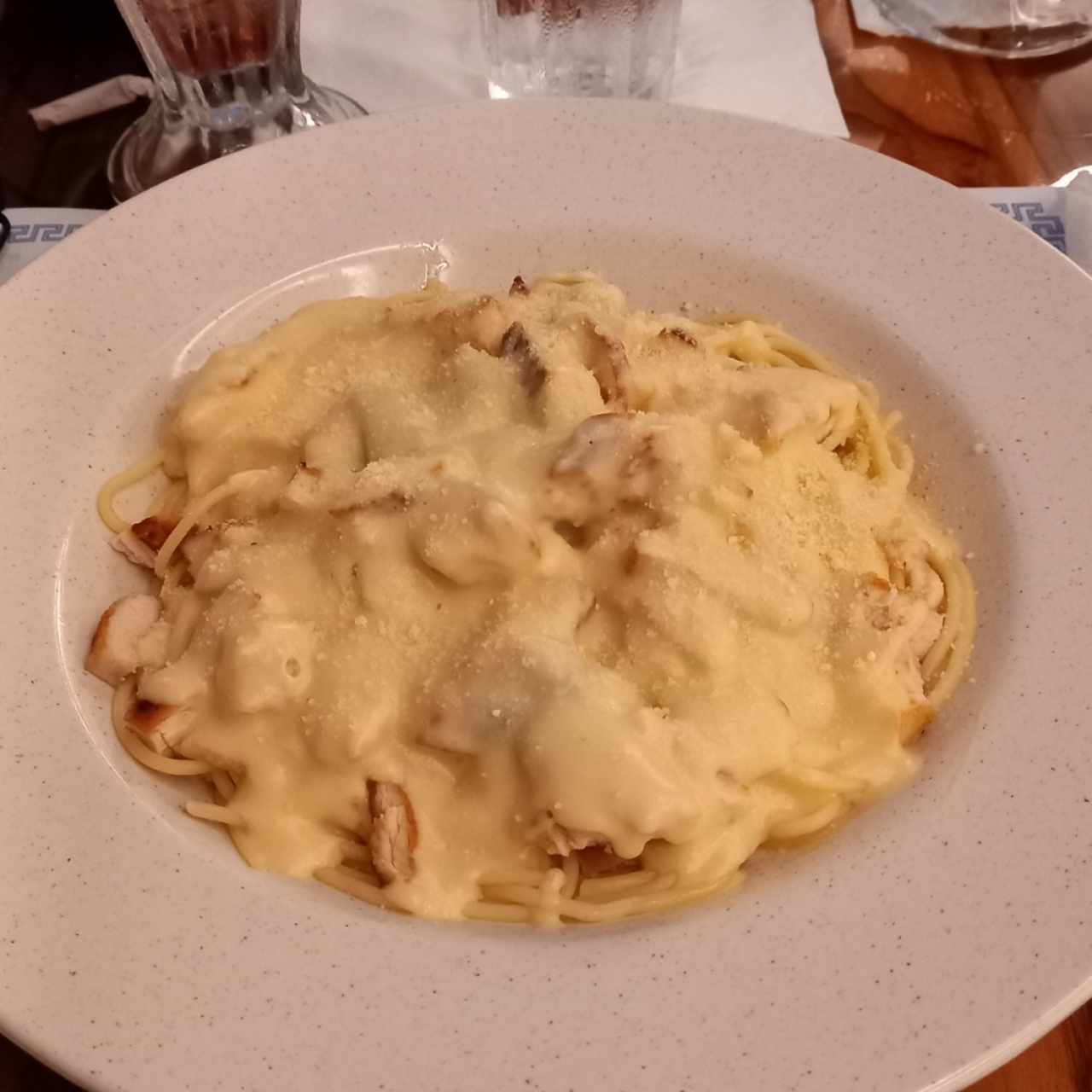 Spaghetti Alfredo con Pollo