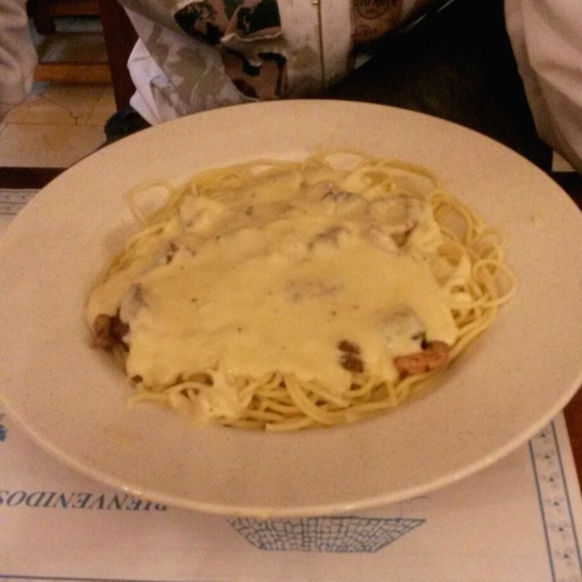 Pasta con mariscos en salsa blanca 