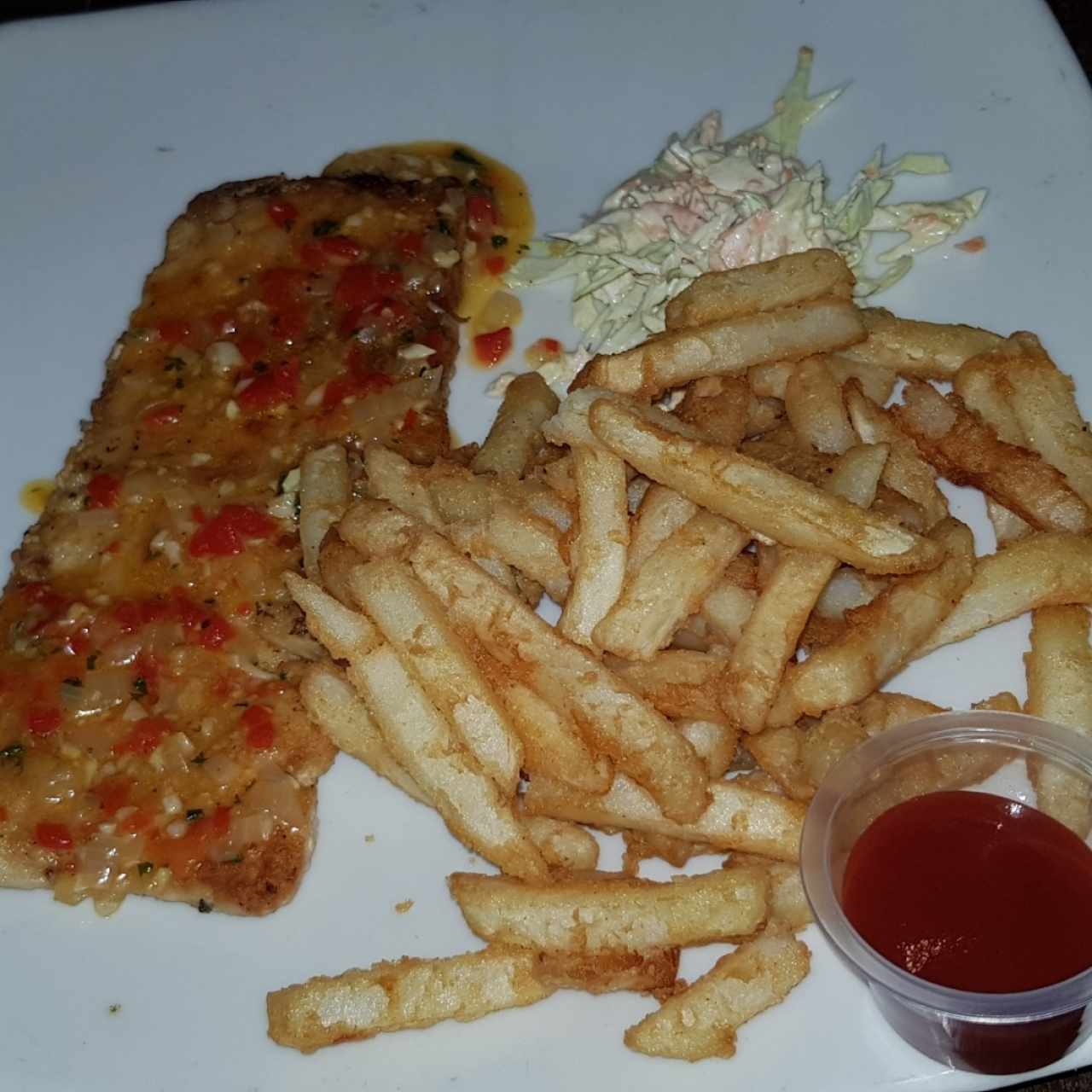 Corvina al ajillo con papas