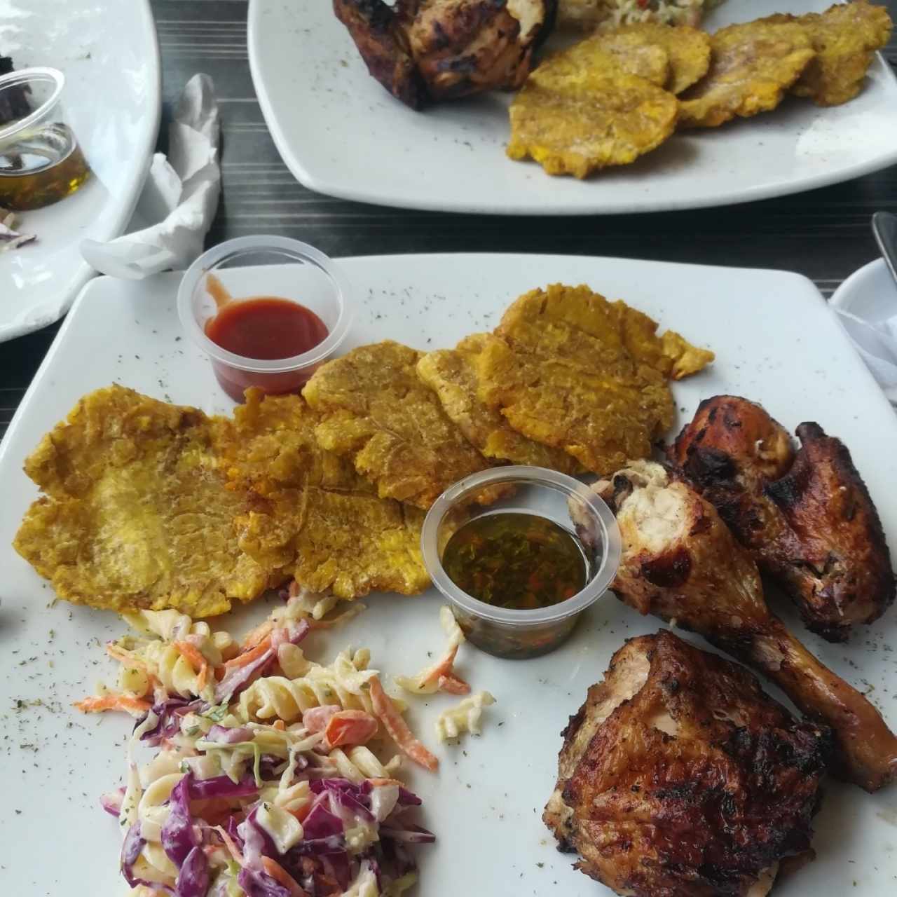 Menu Lunch 1/4 pollo asado con patacones 