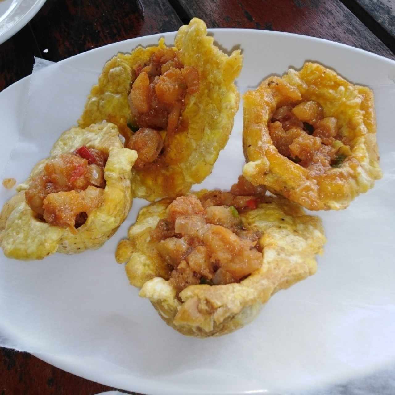 Patacones rellenos con camarón 