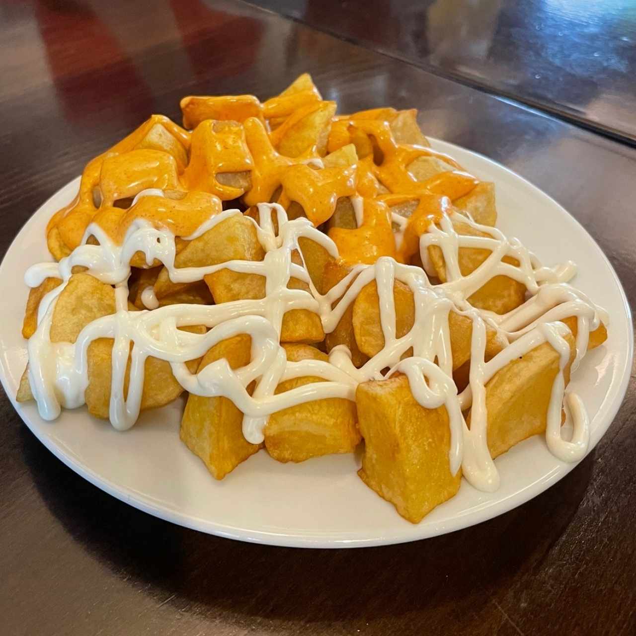 patatas bravas y alioli