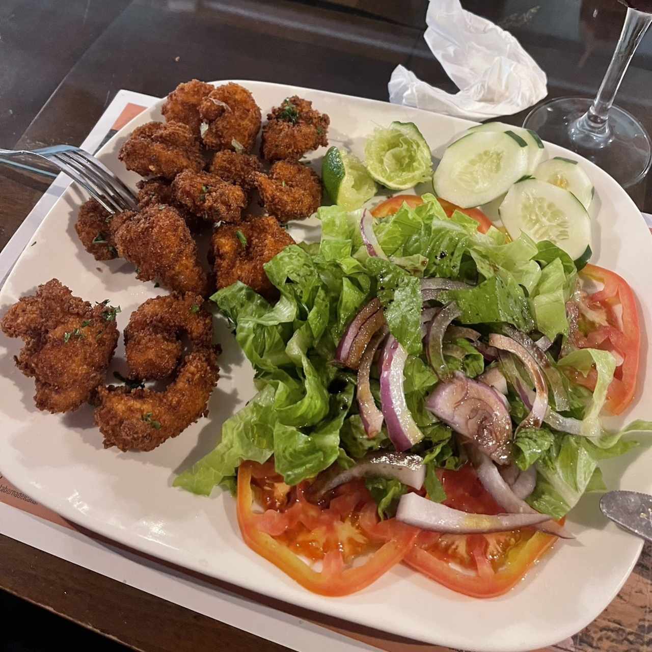 Pop corn de camarones con ensalada (menu lunch)