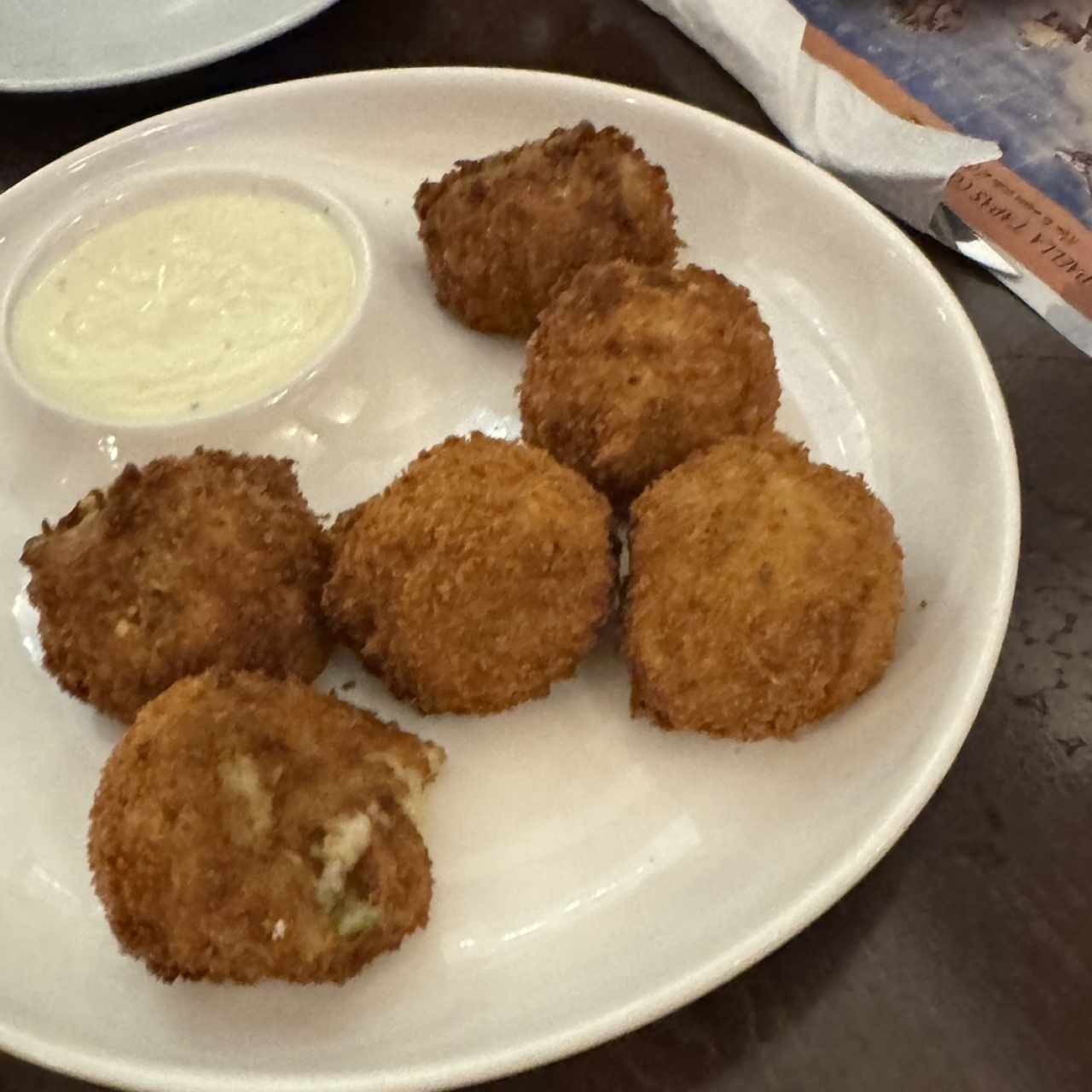 Croquetas de Langosta con Salsa tres Quesos