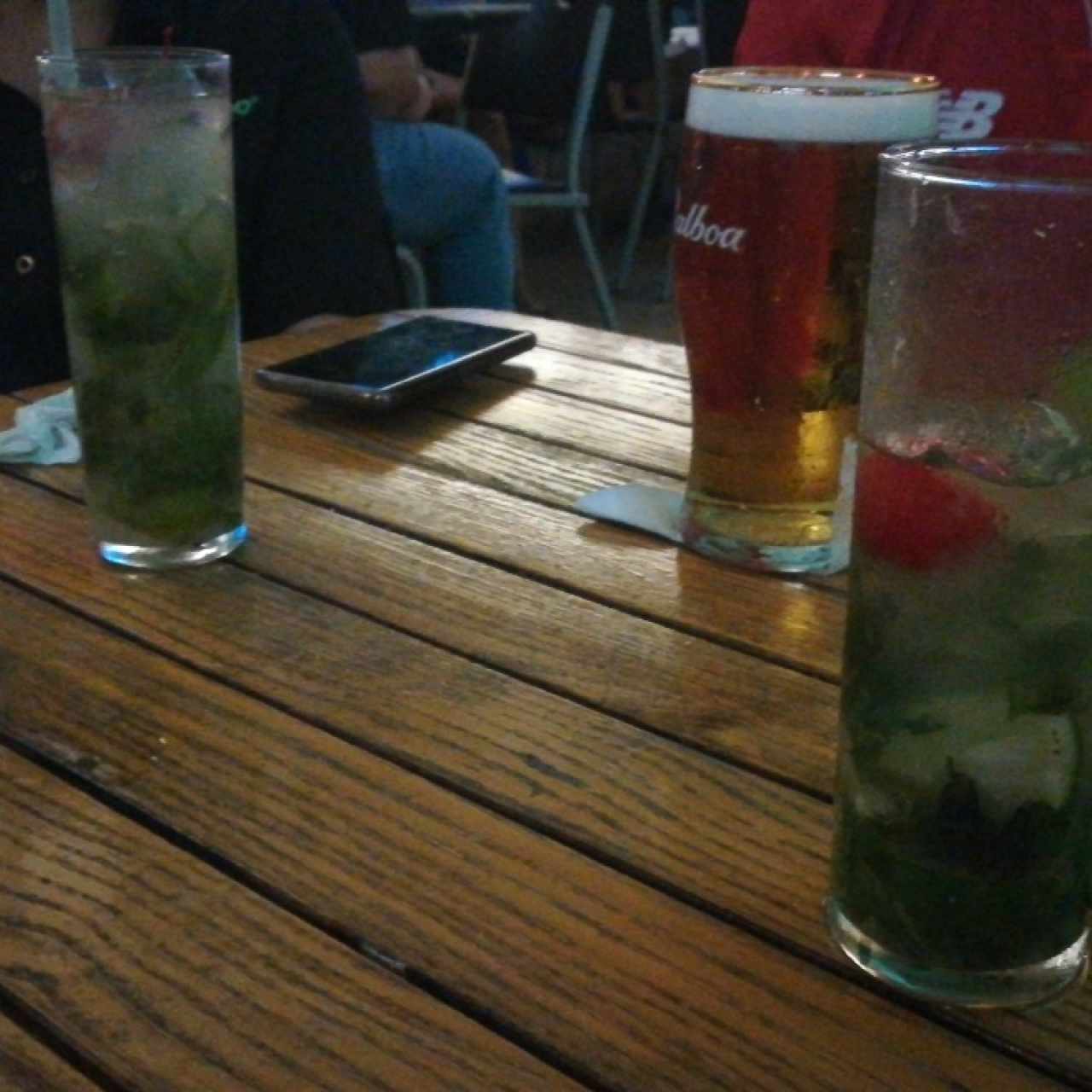 mojitos y cerveza muy fria