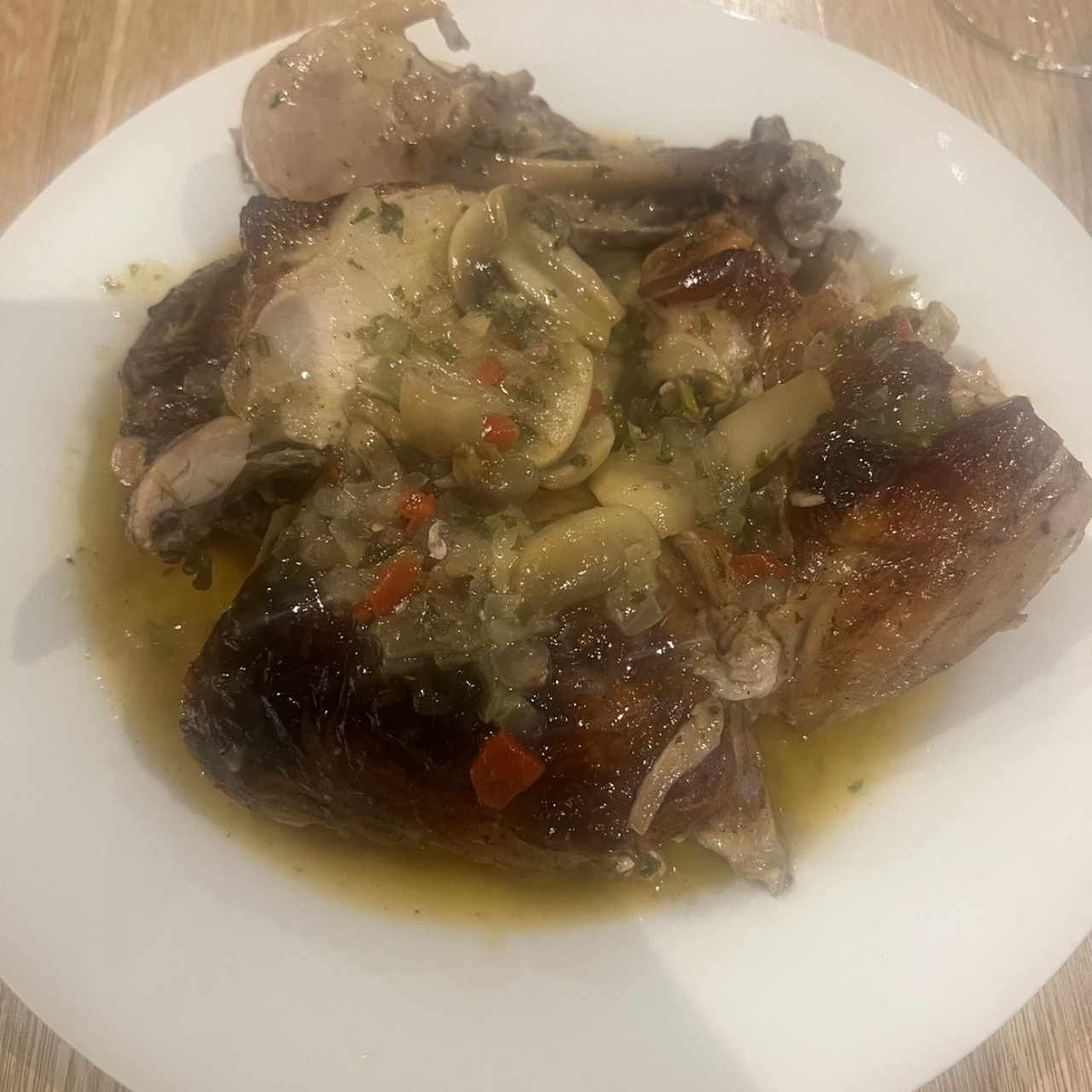 1/2 Pollo con Champiñones al Ajillo