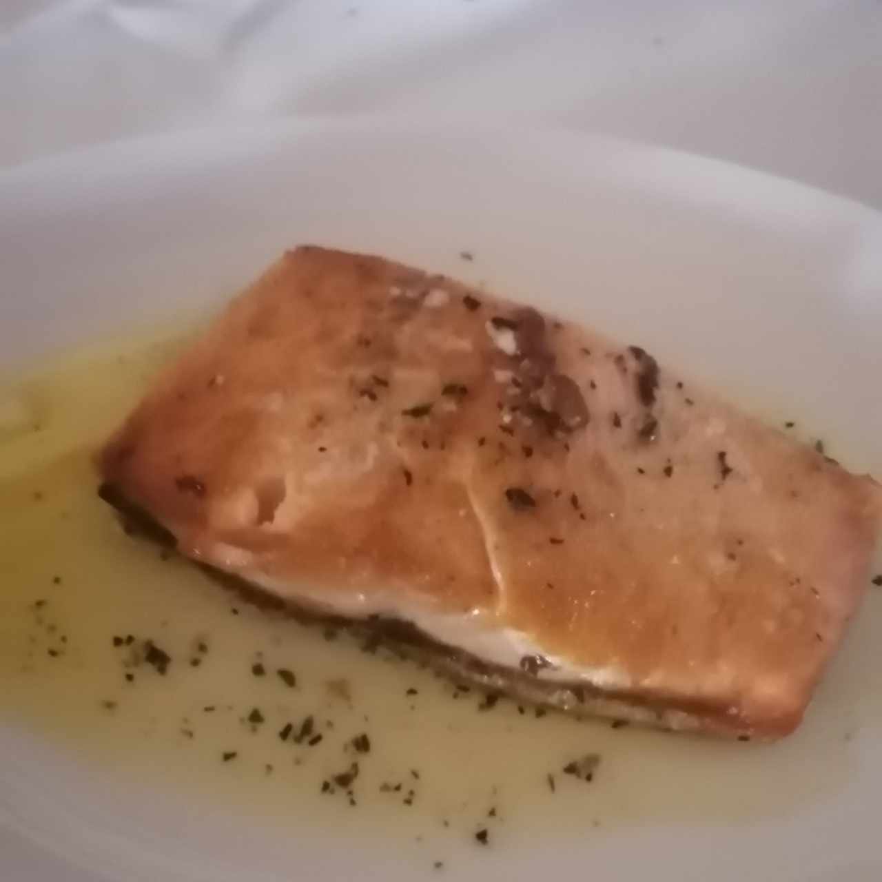 Salmón con Mantequilla de Hierbas