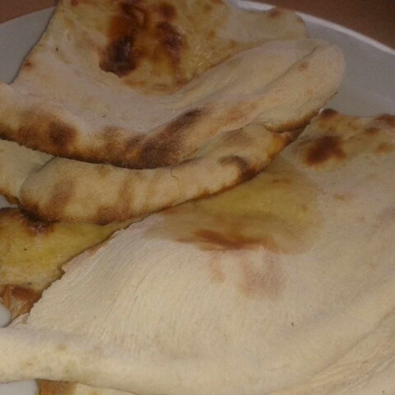 Naan fresco y crujiente