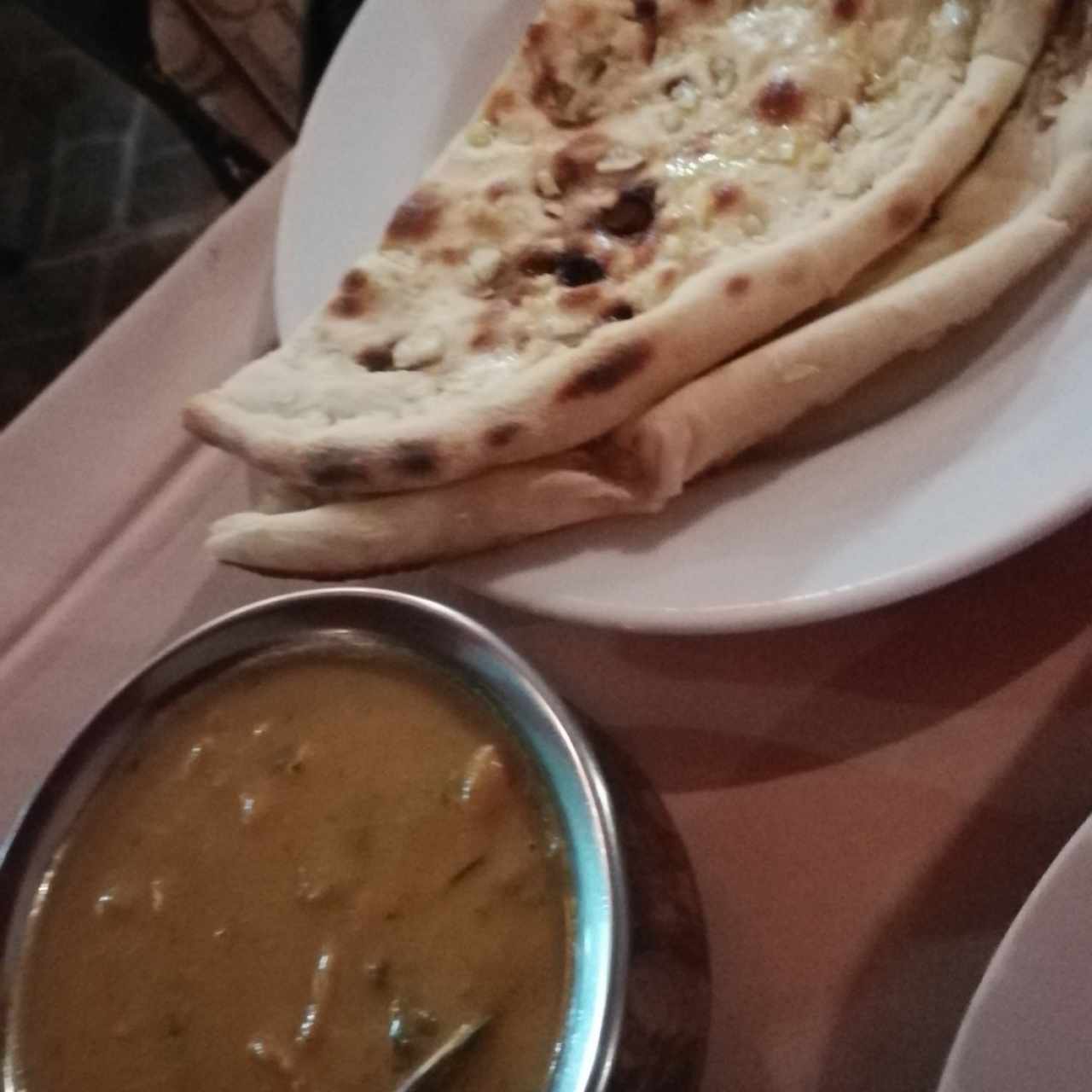 naan de ajo