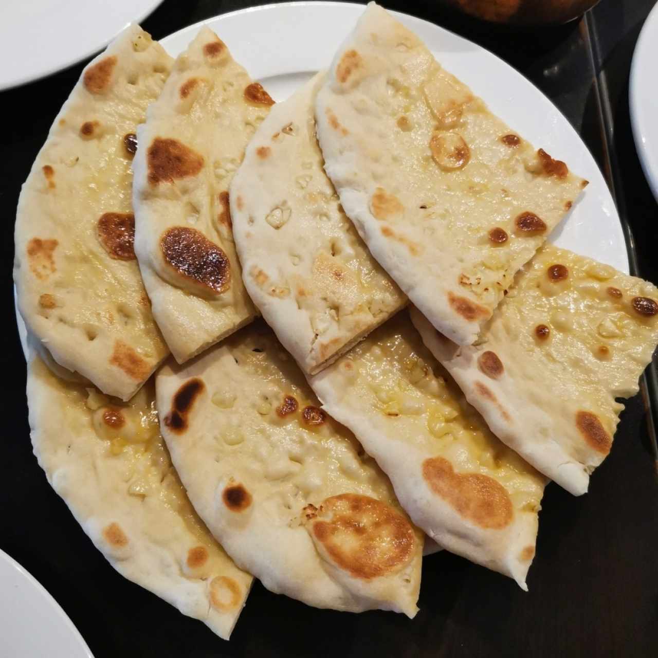 Accompaniments - Naan con Ajo