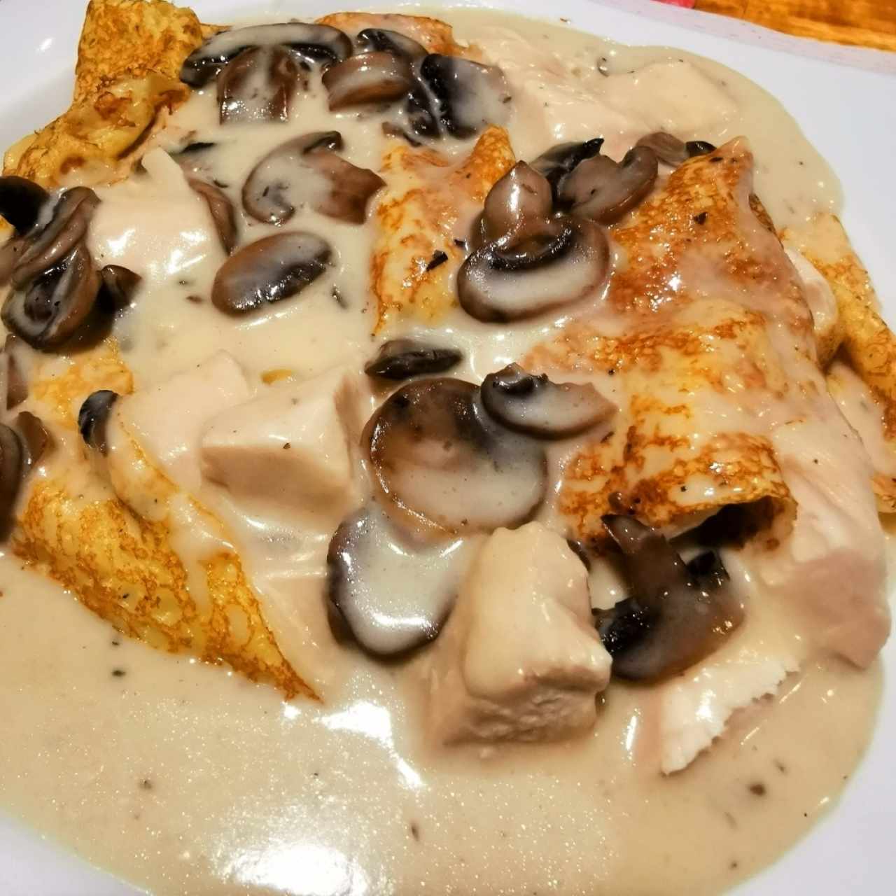 crepe de Pollo, Queso y Champiñones