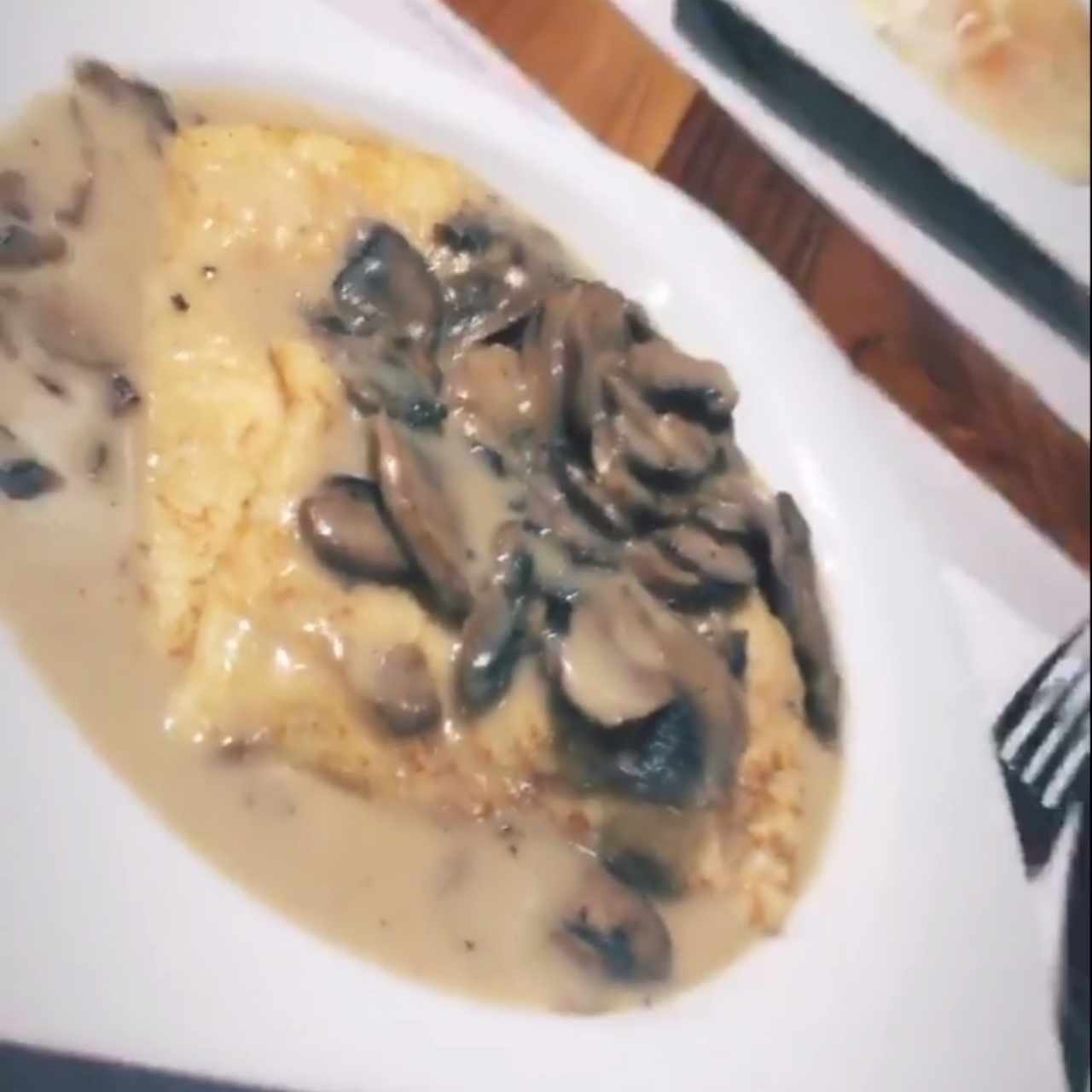 Pollo con Champiñones o Esparragos