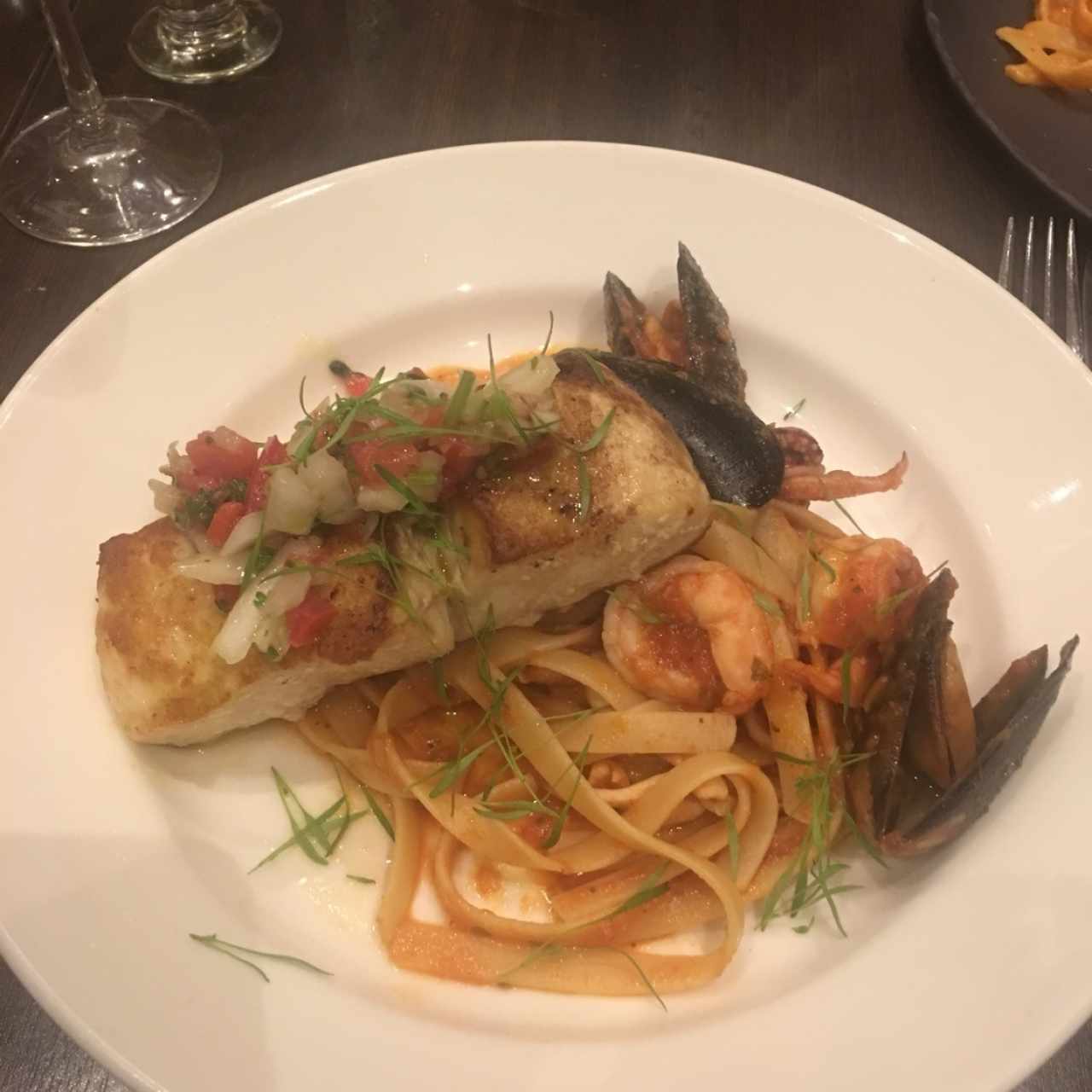 corvina con linguinis frutto di mare