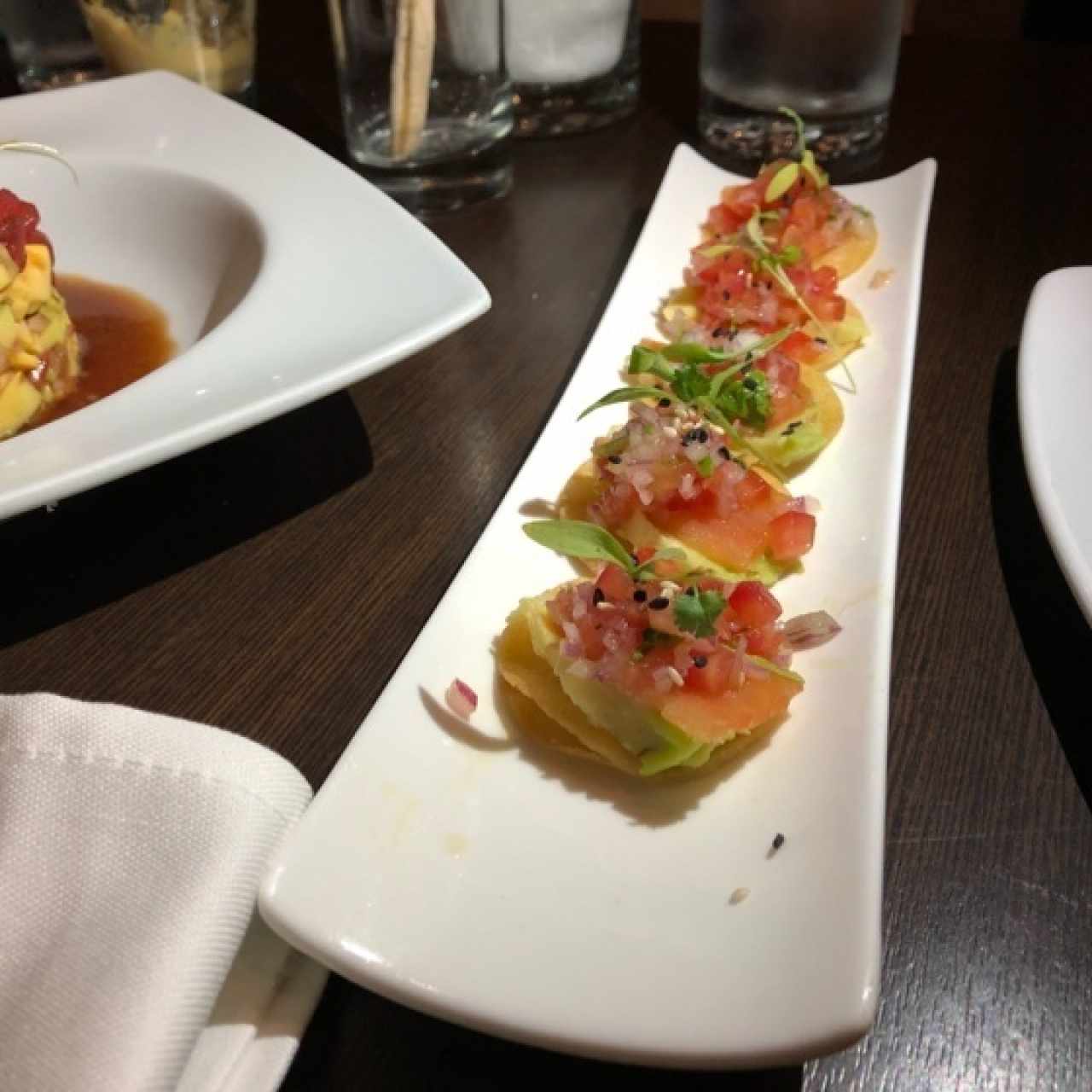 Tostadas de salmón curado