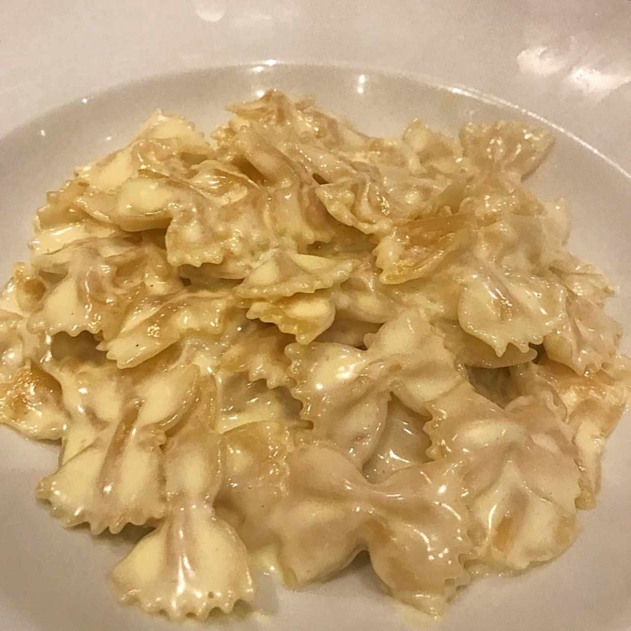 Farfalle en salsa blanca