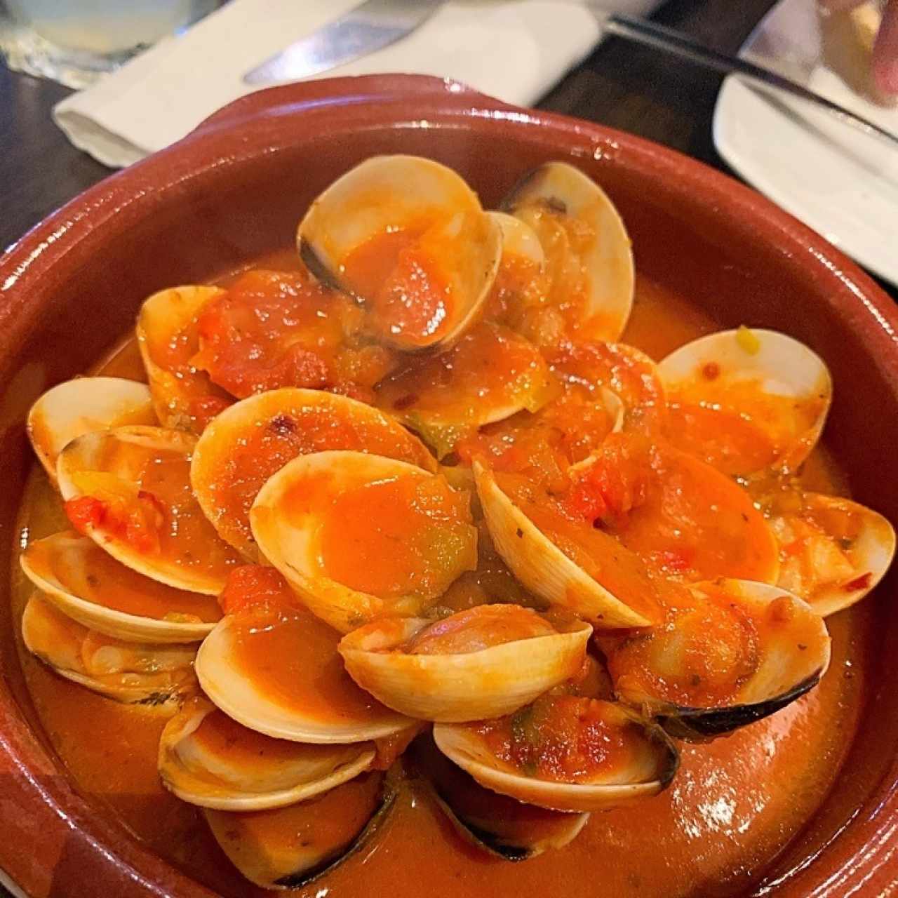 Almejas en salsa Roja