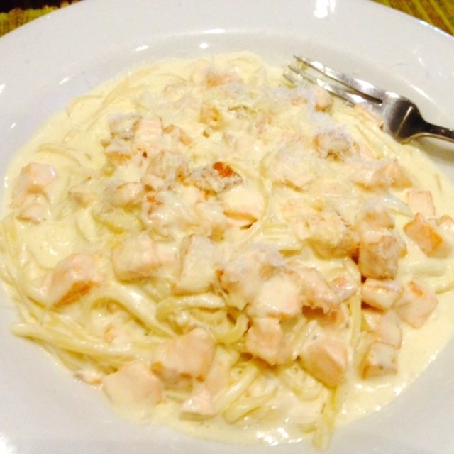 Linguine Con Aceite De Trufa Blanca adicion de Salmon