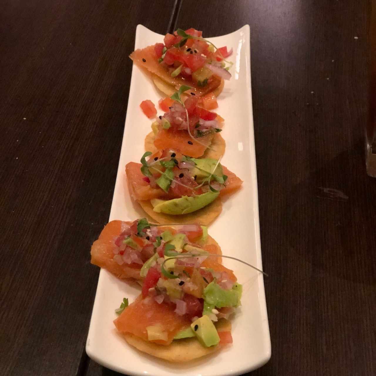 Tostadas de salmón curado