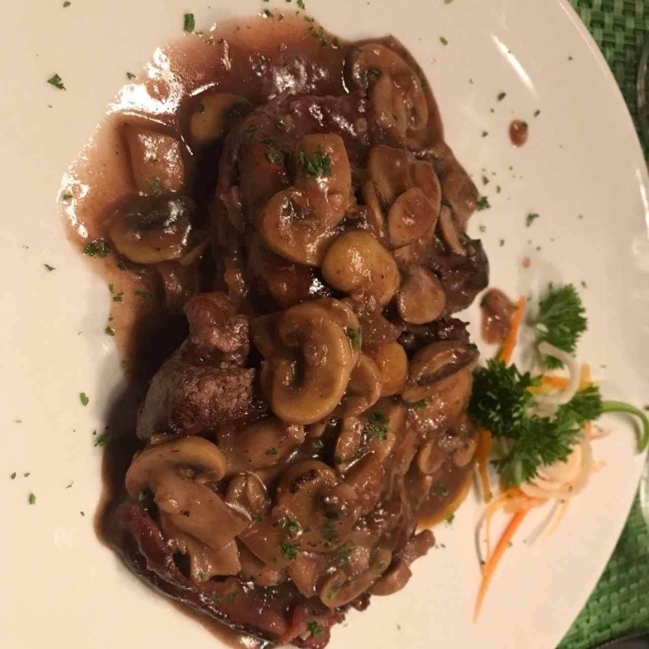 Filete Mignon con Tocino Artesanal y Salsa de Hongos