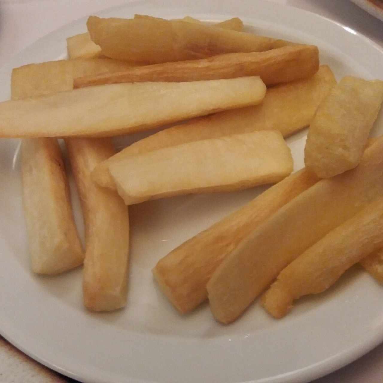 ACOMPAÑAMIENTOS - Yuca frita