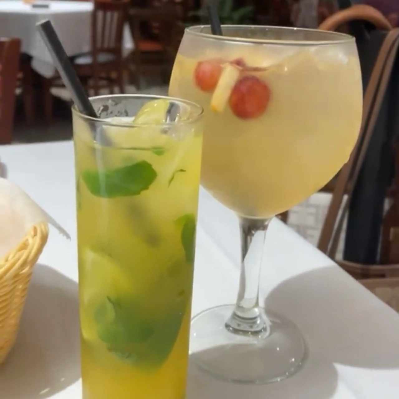 mojito de maracuya y sangria blanca