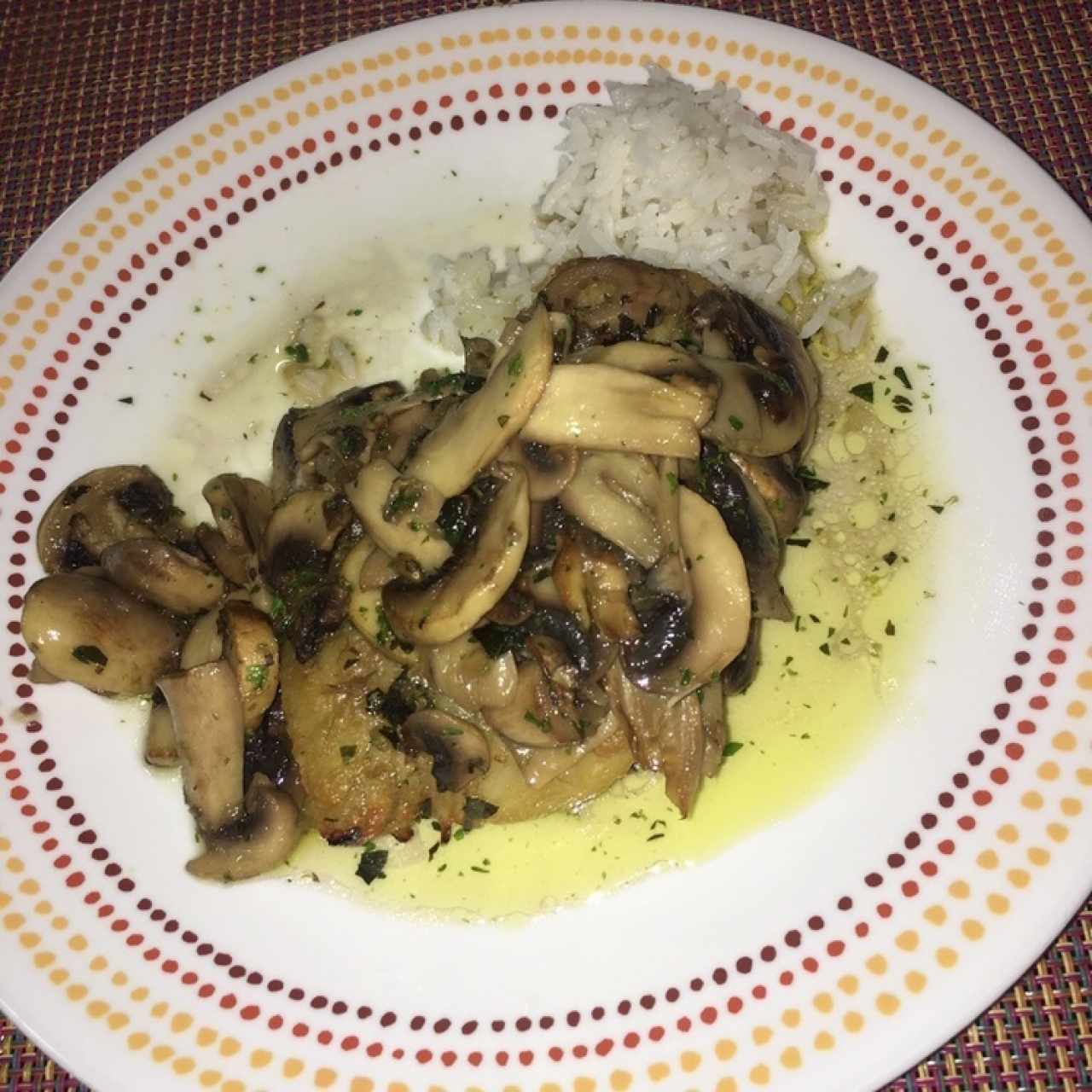 corvina al vino con champiñones