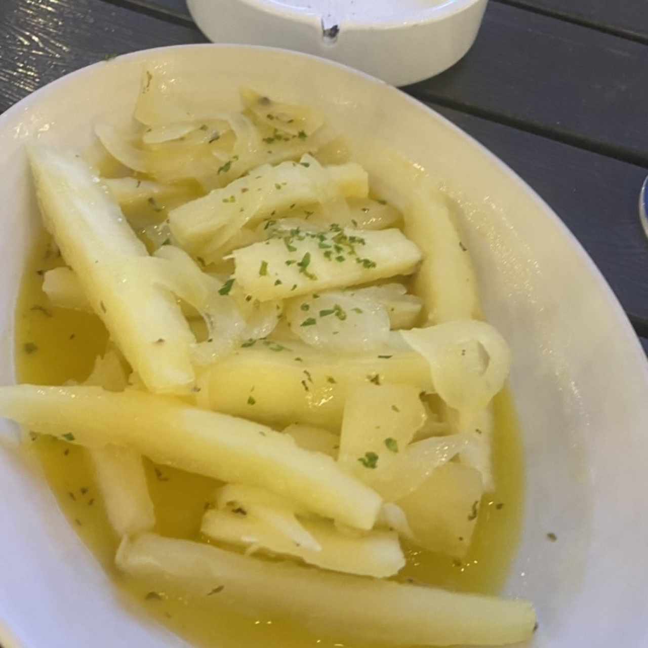 ACOMPAÑAMIENTOS - Yuca al Mojo