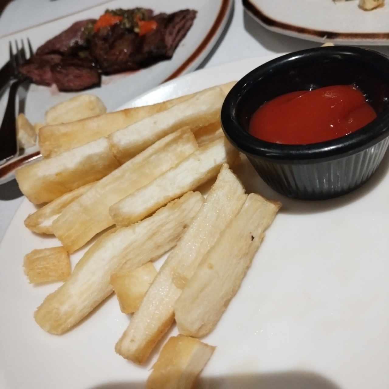 Guarnición: Yuca frita