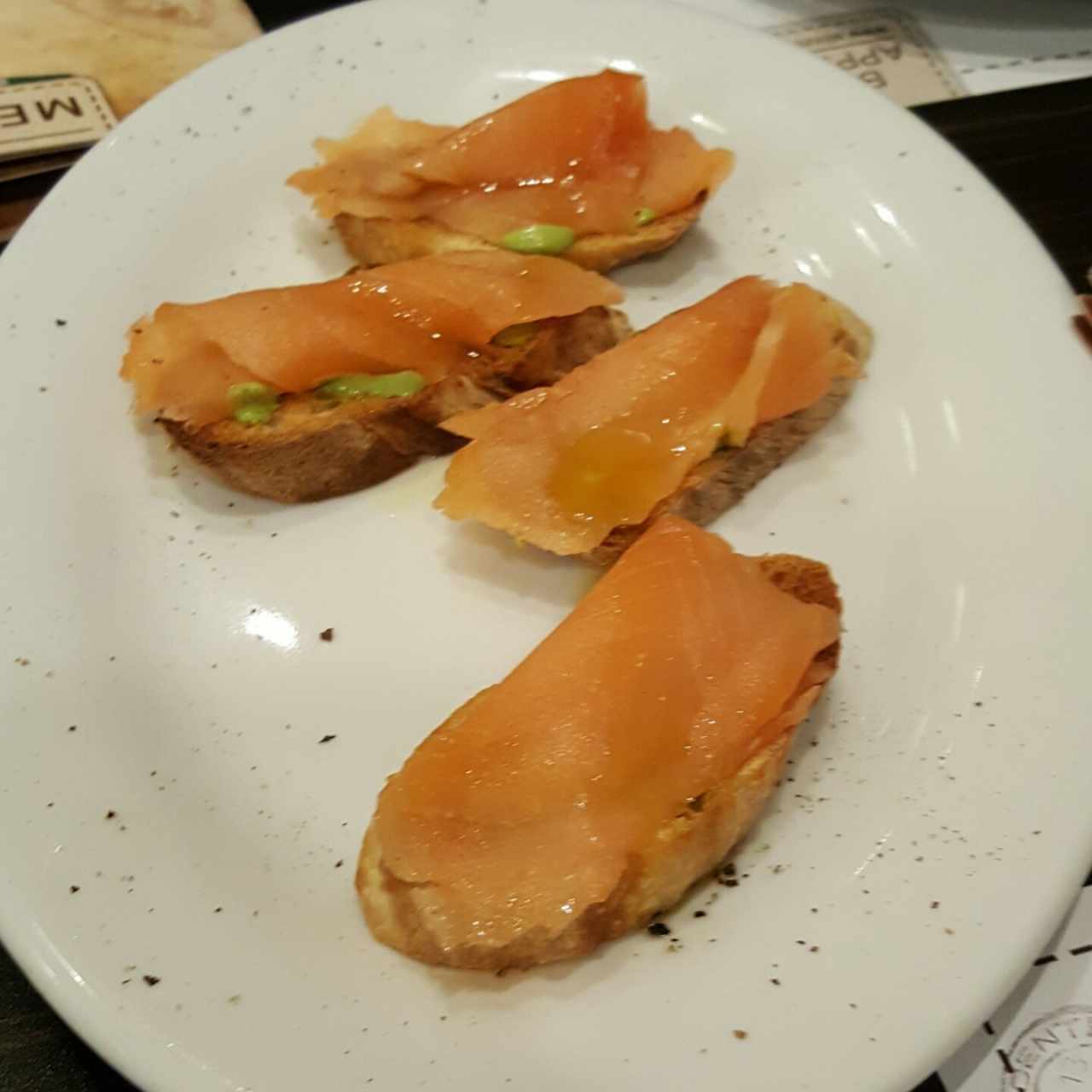 Entradas calientes - Crostini di salmone